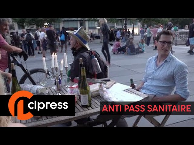 Terrasse sauvage contre le pass sanitaire : la police intervient (13 août 2021, Paris)