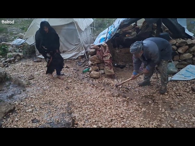 The hard life of nomads in the ambush of sudden floods