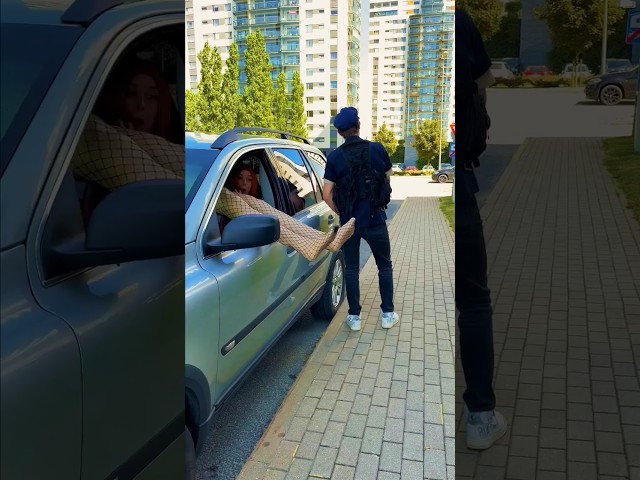 Pranking Policeman Like It's Nothing🚨👮‍♂️