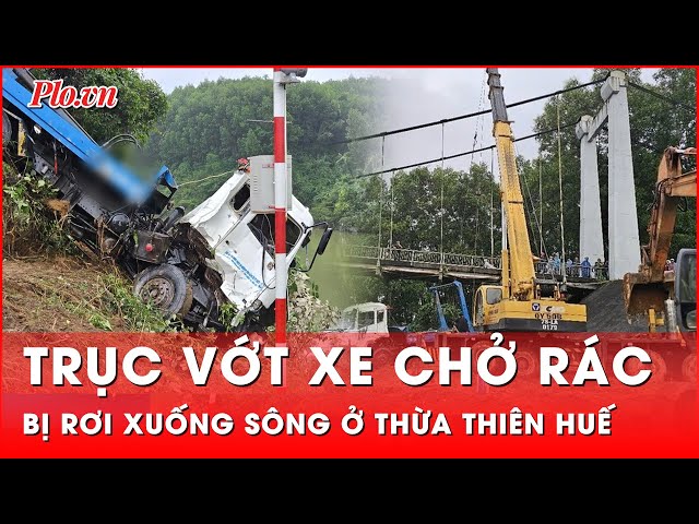 Cận cảnh việc trục vớt chiếc xe chở rác bị rơi xuống sông ở Thừa Thiên Huế | Tin nhanh