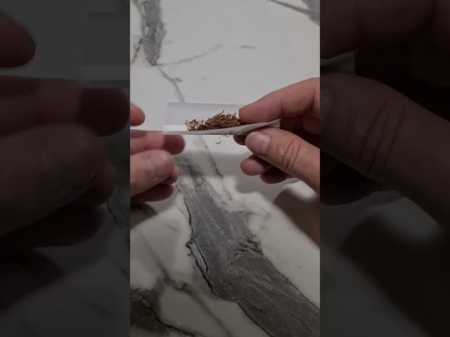 how to roll a cigarette