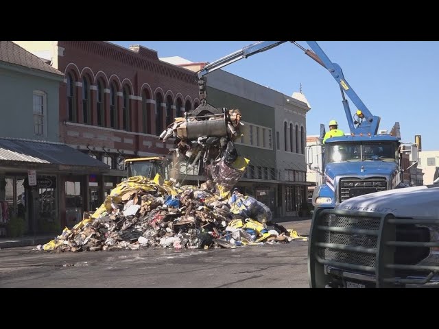 Garbage truck, mountain of trash in flames for hours in Seguin