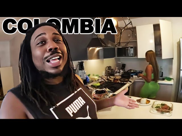 My Colombian Girlfriend Cooks For Me - LiveStream