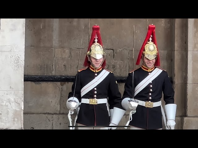 King’s Guards Out Of Step Makes Them Smile