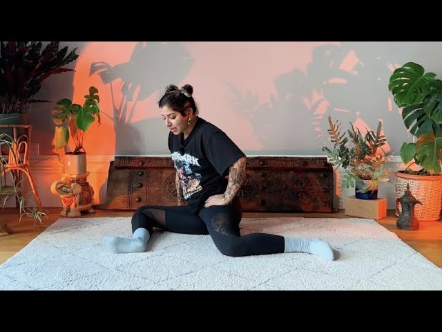 YOGA FOR TATTOO ARTISTS | 28 minute follow along flow for desk workers