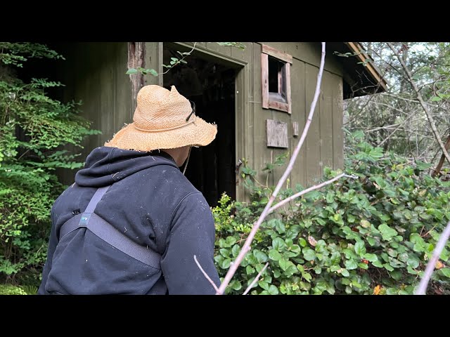 Found a haunted barn in the middle of the woods 😳