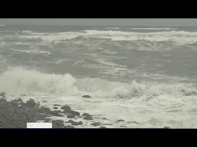 'Don't turn your back on the ocean': King tides roil Oregon coast