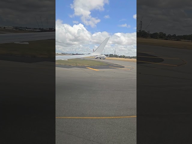 Virgin Australia Boeing 737-800 Take-Off Perth Airport Australia