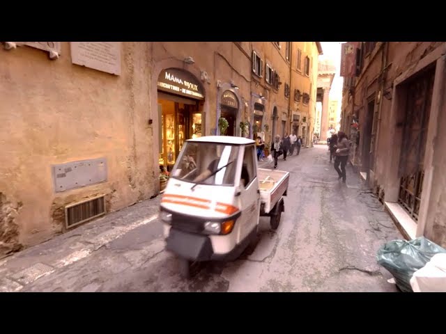 Narrow Old Street in Rome in 360º