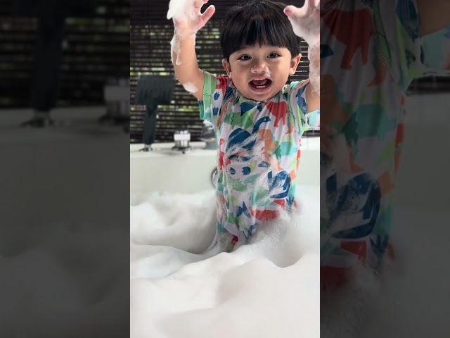 Mecca Mika having bubble bath, kids pool jacuzzi | Mecca Mika Mandi Busa Indoor fun