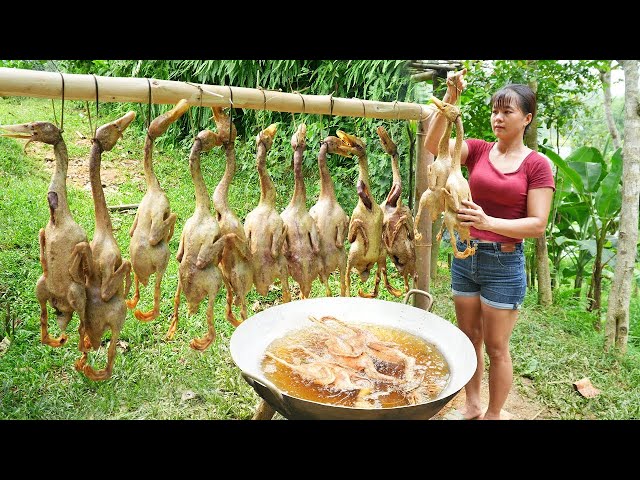 Harvesting Ducks and Cook Whole Fried Duck Go To Market Sell - Tiểu Vân Daily Life