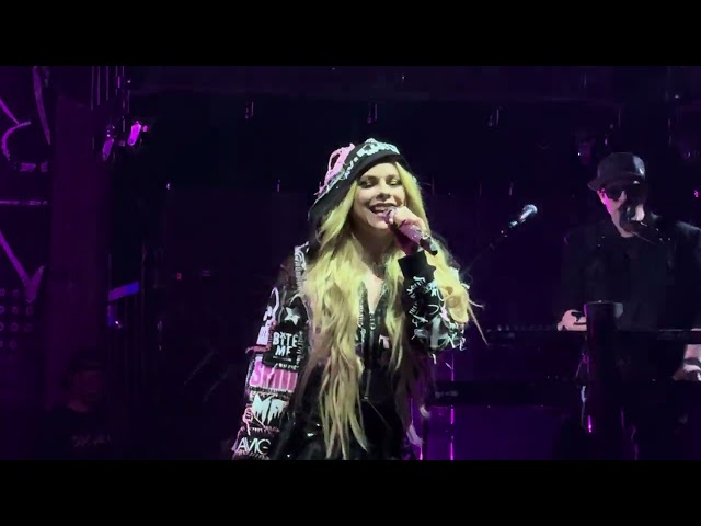 Avril Lavigne performs Girlfriend on Greatest Hits Tour in Los Angeles, LA on 5.30.24