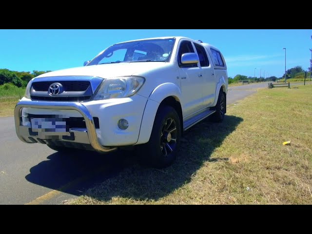 TOYOTA HILUX (2010) DESIGN REVIEW- BONABAY UNIVERSE. #carreview #cars #toyota #carwow