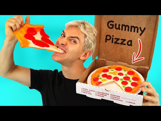 GUMMY FOOD PIZZA!! (GUMMY FOOD VS. REAL FOOD)