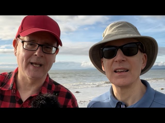 Learn English on the beach - 🏖️ English Addict with Mr Duncan