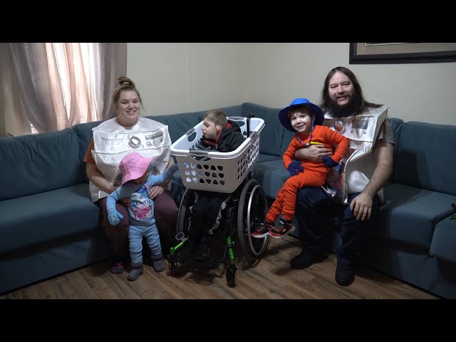 Trick or Treat With 3 Kids / 2023