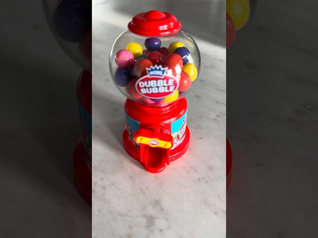 Satisfying Dubble Bubble2 #asmr #satisfying #gumball