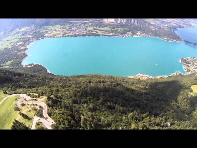 Hang Glider vs. Paraglider - Crash at Lake Annecy