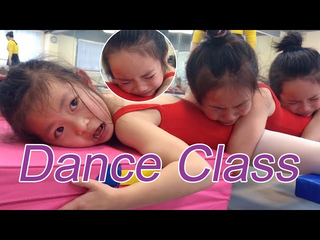 Ballet Classroom Dance Training,Difficult splits training is only for achieving great dance art.