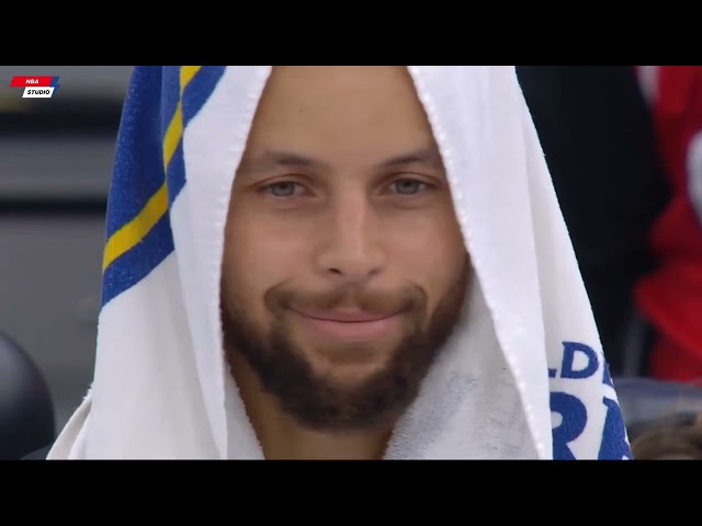 Klay Thompson hits the 3 and does shimmy celebration, Steph shakes his head and laughs