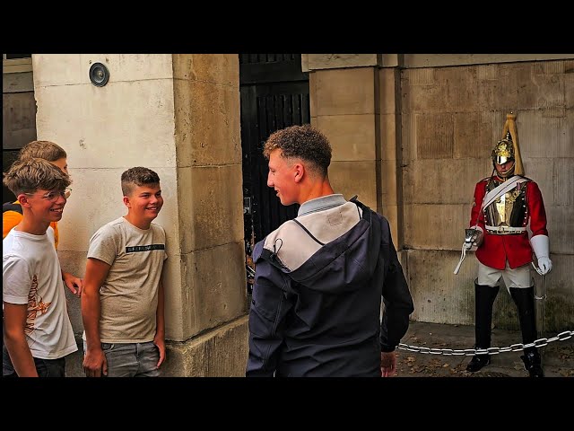 RUDE IDIOT DUTCH STUDENTS MOCK THE GUARD AND THE GATESMANATOR RETURNS at Horse Guards!