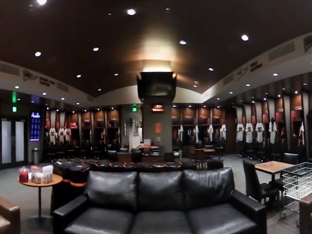 Tour of the Giants Clubhouse with Jeremy Affeldt