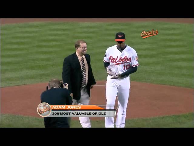 2011/09/28 Jones honored by Orioles