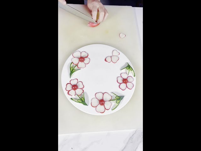 Simple and easy to learn plate decoration flower# plate setting skill# fruit and vegetable modeling