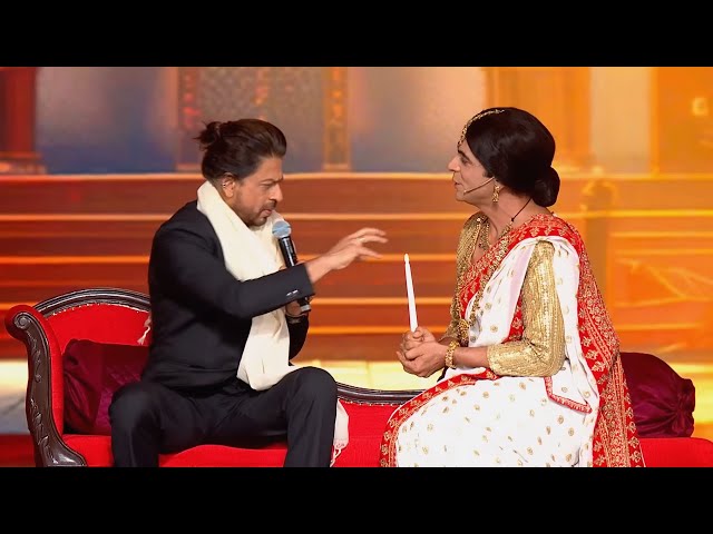 Shahrukh Khan And Sunil Grover in Zee Cine Awards - @zeemarathi