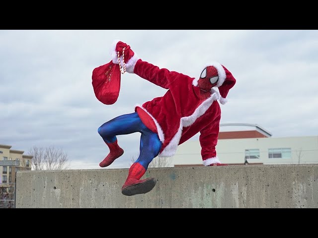 Spider-Man Helps Santa (Parkour In Real Life)