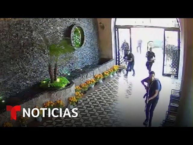 Un comando armado desata balacera y se lleva al dueño de un restaurante | Noticias Telemundo