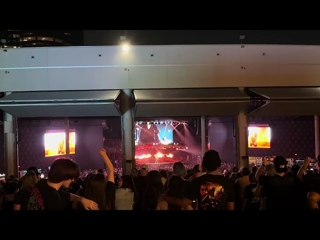 Falling in reverse feat Tech N9ne Ronald live from Irving Texas!