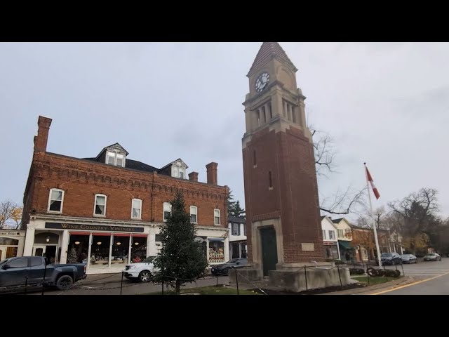 Niagara-on-the-Lake’s tree misses the holiday spirit