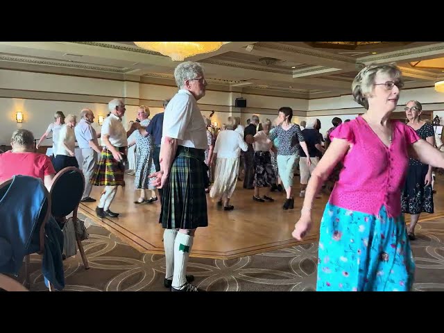 Shiftin' Bobbins - Leonard Brown Scottish Dance Band Dundee 2024