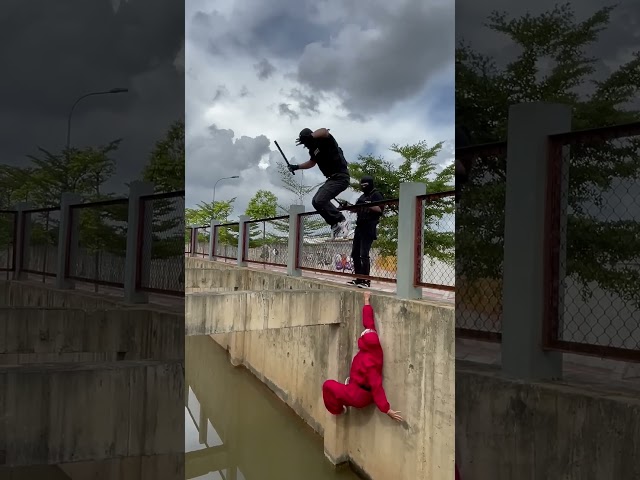 Money Heist vs police 7.0 #shorts #parkour #moneyheist #police #bubblesmotion #bubblesgangz #rednix