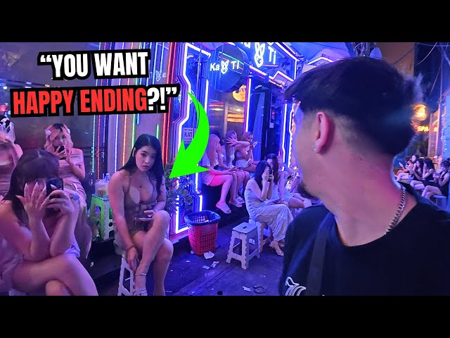 Picking Up Vietnamese Massage Girls in the Japanese Red Light District 🇻🇳 | Saigon Nightlife