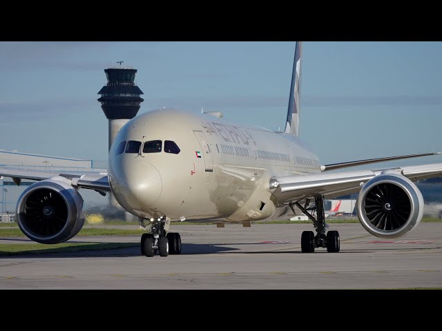 15 Noisy Close Up Departures Plane Spotting At Manchester Airport