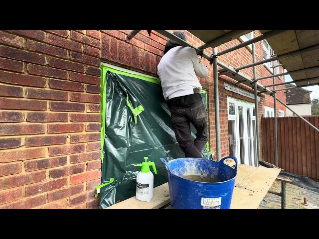 Nightmare repointing between the scaffolding with the old bricklayer