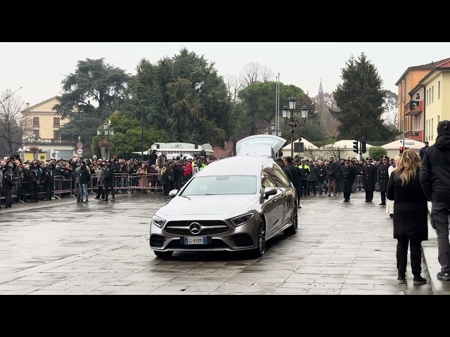 L’arrivo del feretro di Giulia Cecchettin