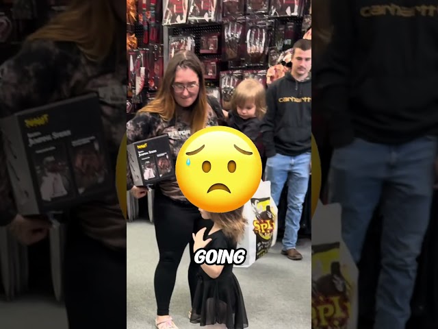 SHE PRANKS THE ENTIRE HALLOWEEN STORE! 😱🤡😂