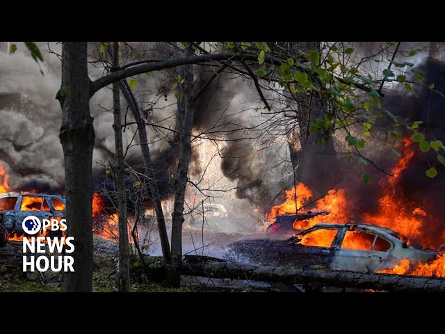 News Wrap: Russian strikes on Ukraine kill at least 21 people