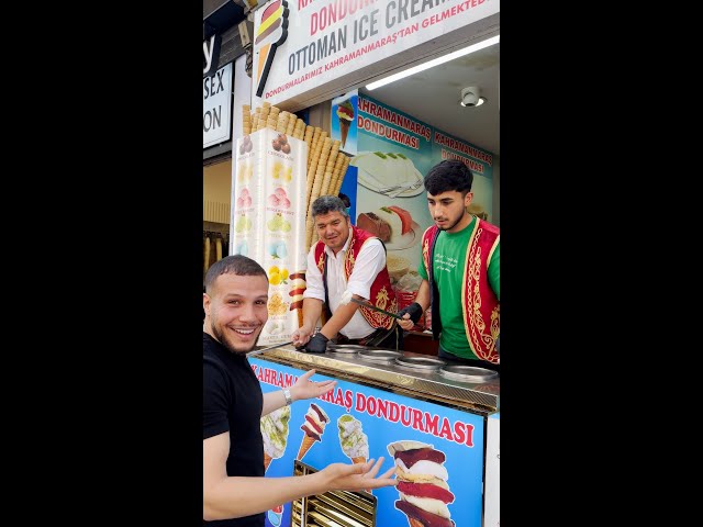 Magicien IMPRESSES Turkish man with Magic Tricks (CRAZY)