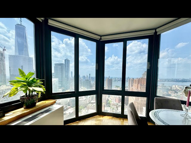 Corner 42nd floor 2 bed 2 bath with dining alcove in Tribeca