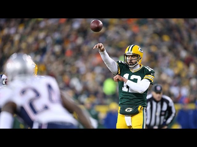 Aaron Rodgers pump fakes the World & then guns a 32-yard touchdown (Week 13, 2014)