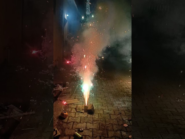 💥Tricolour Fountain with Crackling💥. #fireworks #crackers #vaanavedikai #shorts