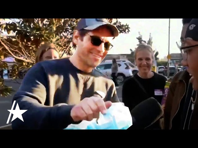 Paul Rudd Passes Out Water To Students Waiting In Line To Vote In Pennsylvania