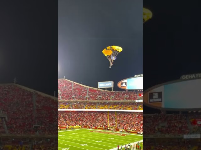 The Golden Knights Parachute Team Videos Arrowhead Stadium Kansas City Chiefs Game Army Parachuters