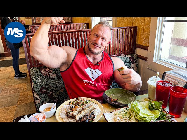 Vietnamese Bulking Pho | What Bodybuilder's Eat at Restaurants | Dorian Haywood