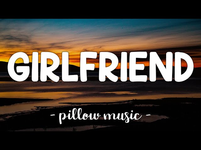 Girlfriend - Avril Lavigne (Lyrics) 🎵