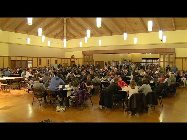 Take a peek inside a Republican Iowa caucus, in 360º